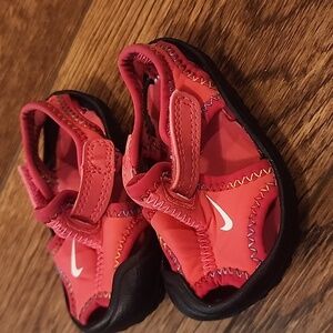 Nike Kids Bright Pink Sandals - Size 2C NWOT